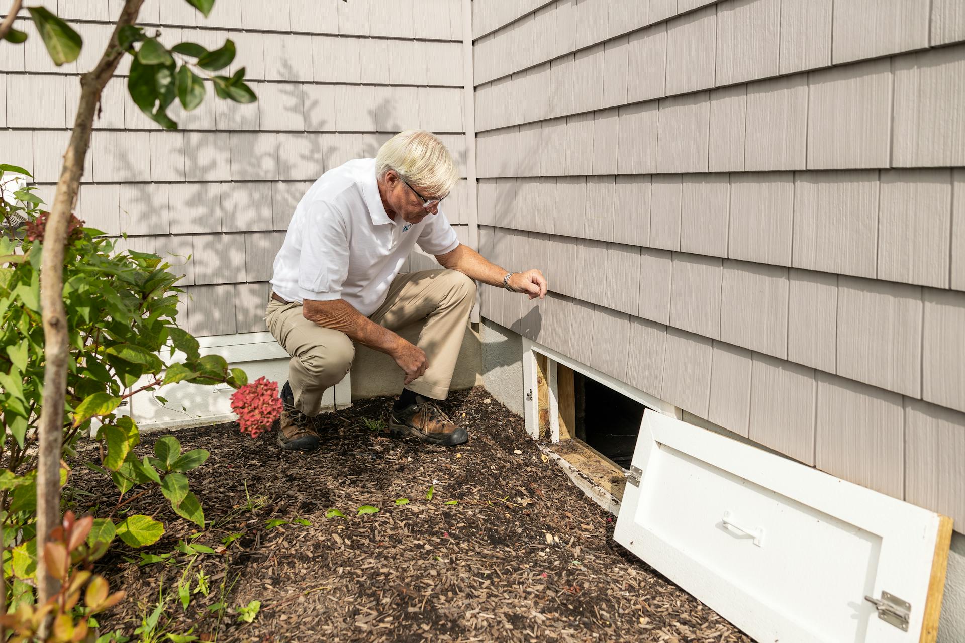 Encapsulated crawl space with vapor barrier in a Middle Tennessee home